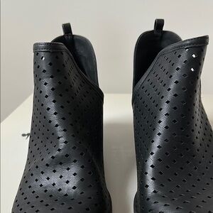 Arizona Jean Company Black Chelsea Ankle Boots